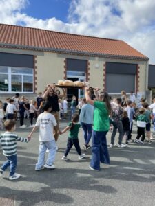 Une petite danse de la brioche pour se souhaiter de bonnes vacances !